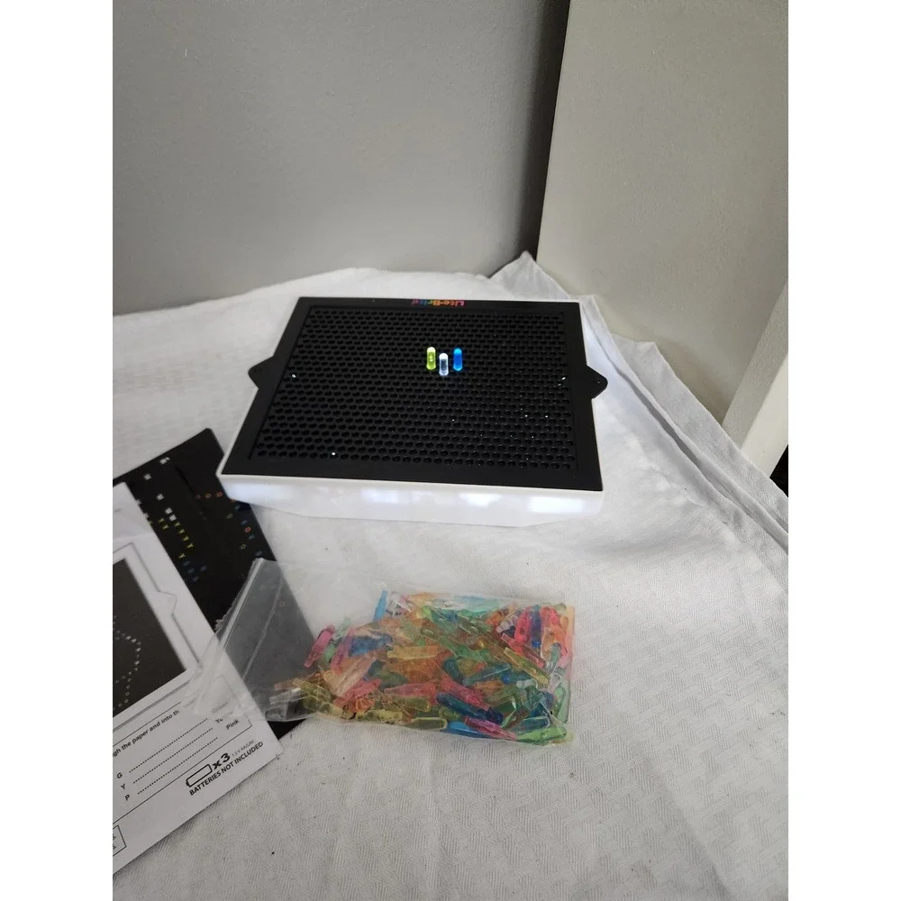 Lite-Brite Ultimate Classic Retro Light Up Toy with Pegs and Templates
